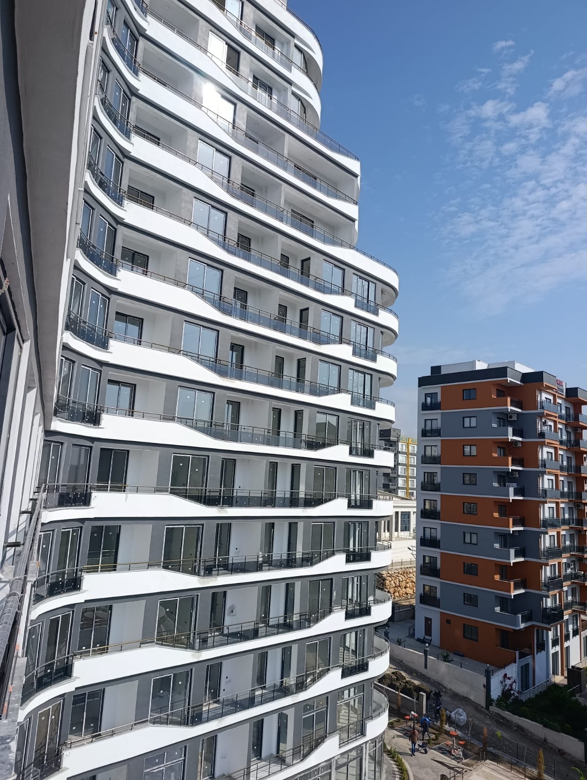 Çok Katlı Bina Balkon Korkuluk ve Silikon Cephe - Görsel 2