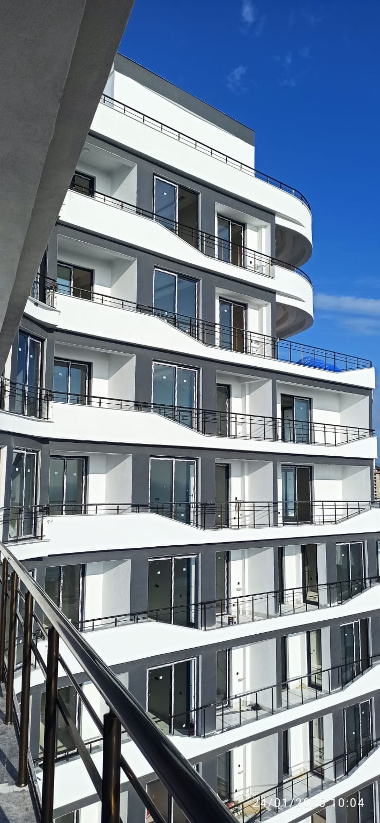 Çok Katlı Bina Balkon Korkuluk ve Silikon Cephe - Görsel 3
