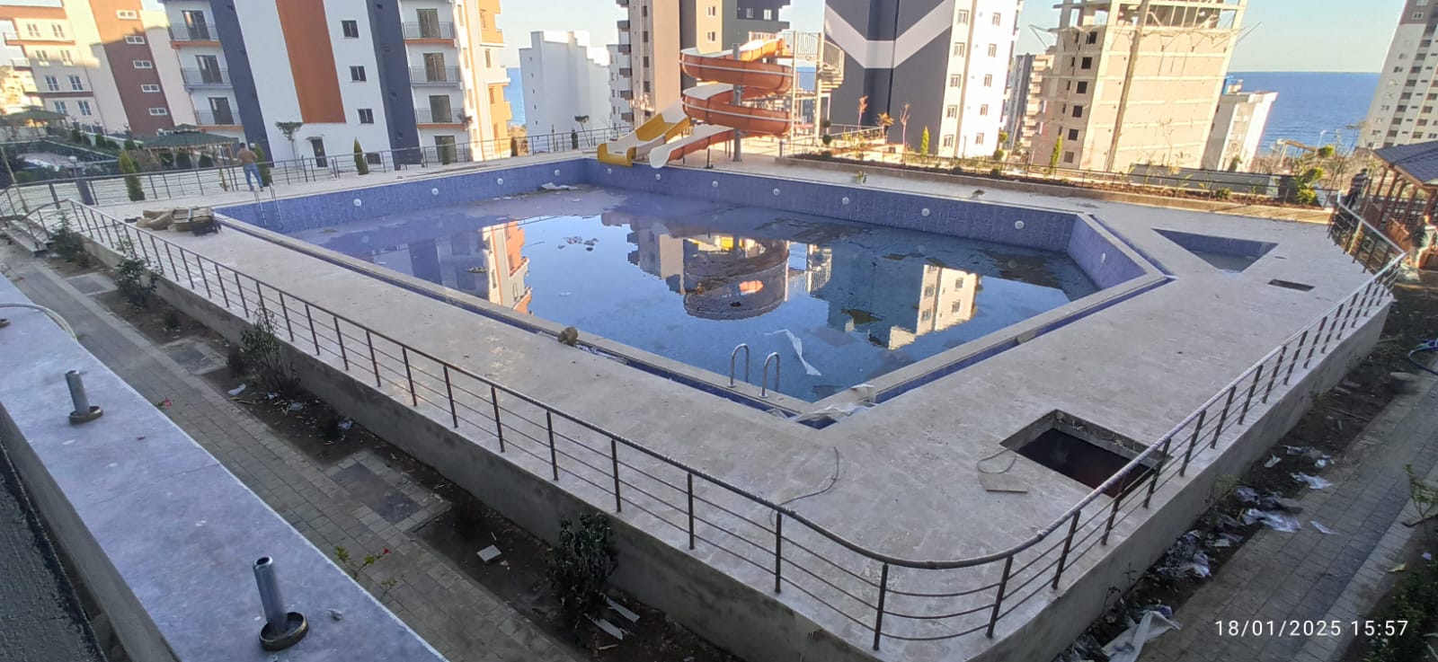 Çok Katlı Bina Balkon Korkuluk ve Silikon Cephe - Görsel 4